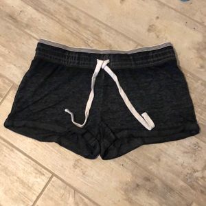 ❤️Derek Heart Super soft drawstring distressed heathered short shorts.